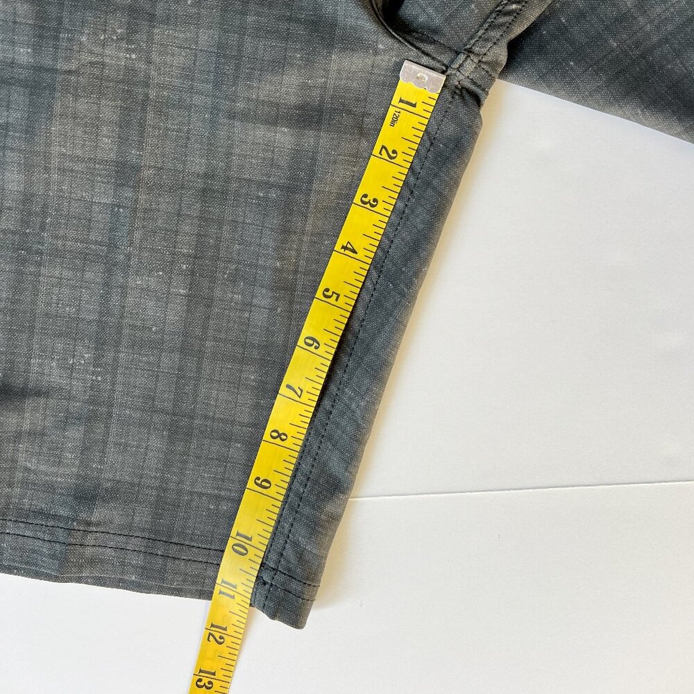 QUIKSILVER Boys Shorts Size 28 or L/XL BLACK PLAID Neolithic Amphibian EUC - Picture 5 of 7